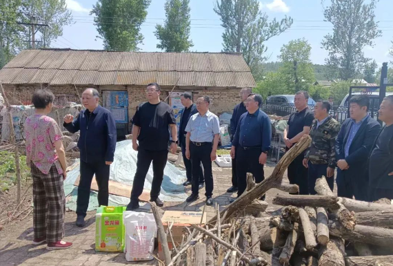 pa捕鱼官方网站集团党委书记、董事长孙明带队 深入万发村调研指导乡村振兴工作