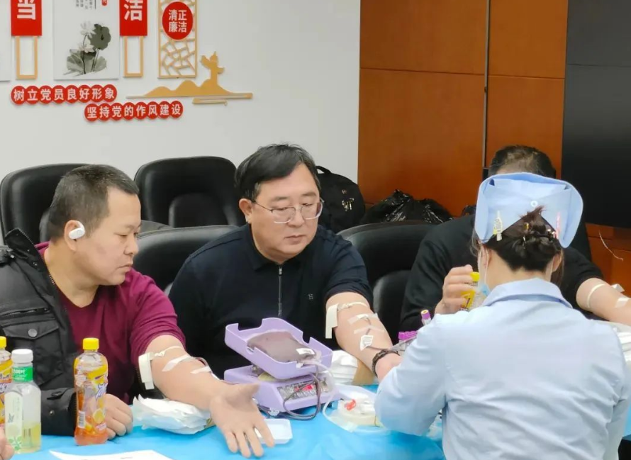 热血传递爱心 真情温暖冰城——pa捕鱼官方网站集团组织开展无偿献血活动