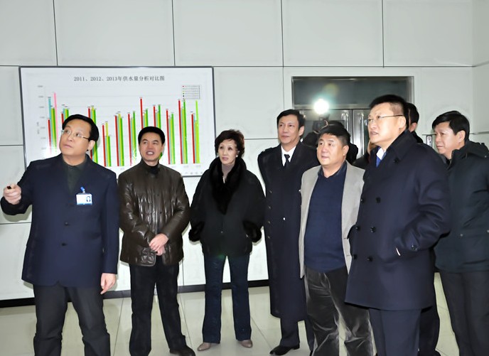 哈尔滨市委常委、政法委书记王小溪春节前夕到供排水集团指导安全供水工作