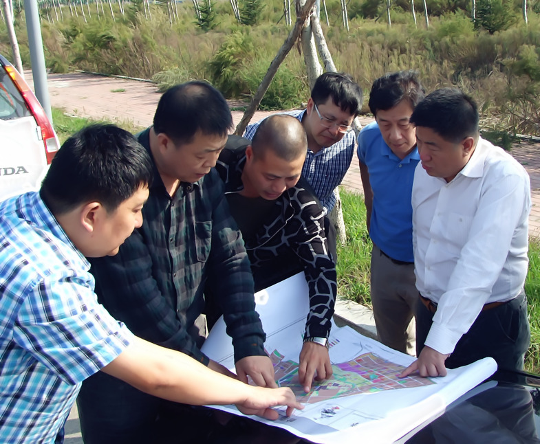 集团公司领导来到东方学院现场办公解决供水问题