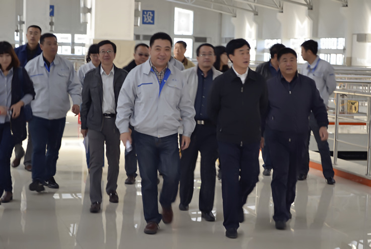 哈尔滨市副市长张万平到磨盘山净水厂慰问一线职工