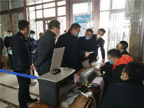 南岗营业分公司深入爱达88小区  开展疫情期间便民服务