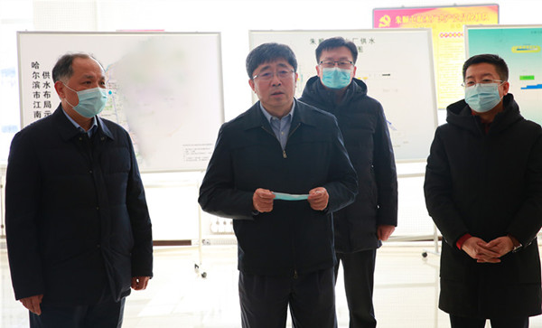 市委书记王兆力慰问节日期间工作在一线的供水职工