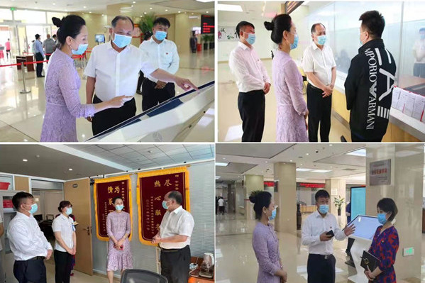 集团公司领导至市民大厦供水窗口体验公共服务事项办理流程